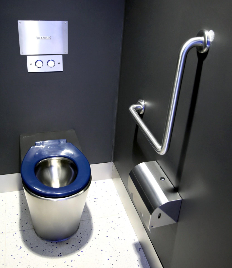Toilet suites with washroom accessories
